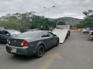 Recuperan vehículo con reporte de robo en Jalpan de Serra