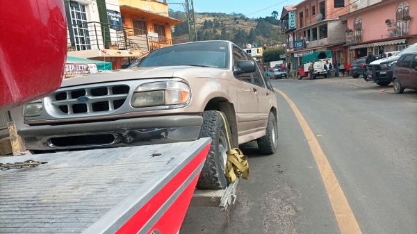 Envían camioneta al corralón