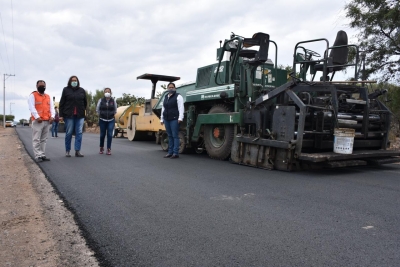 #EzequielMontes | Casi concluida la obra de reencarpetamiento en la carretera federal 120 a la comunidad de El Ciervo.