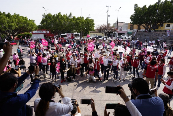 Presenta Abigail Arredondo el Salario Rosa