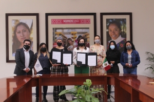 Leticia Rubio firma convenio con UAQ