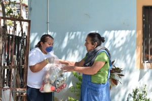 Entrega MPC apoyos alimenticios a personas vulnerables