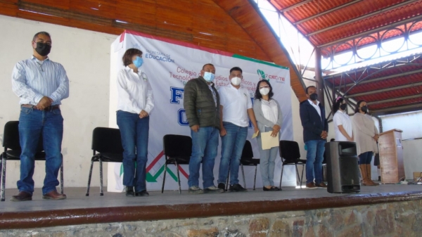 El pasado 7 y 8 de diciembre del presente año se llevó a cabo la 1° Feria C-STEM del Cecyteq Plantel #84, Pinal de Amoles, en el Kiosco municipal.