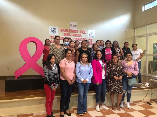 Llevan taller de Prevención de Cáncer de Mama y Cervicouterino a mujeres de Ahuacatlán