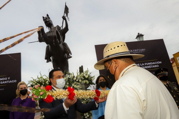 Encabeza Luis Nava Guardia de Honor al Apóstol Santiago, por el 491 Aniversario de la Ciudad de Querétaro