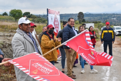 En Amealco se construye el progreso y la felicidad, se realiza gira de arranques de obra.