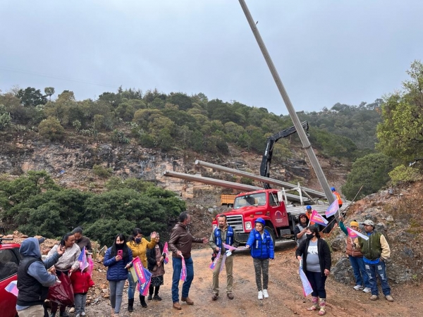 Arranca Lupita Ramírez ampliación de red de energía eléctrica en el Madroño.