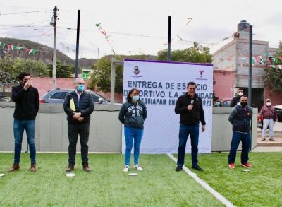 #Tequisquiapan | Toño Mejía inaugura cancha de futbol rápido en La Trinidad