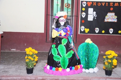 Realizan concurso de calaveras monumentales