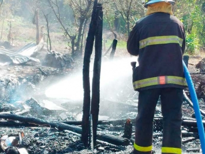 Incendio acabo con su vivienda