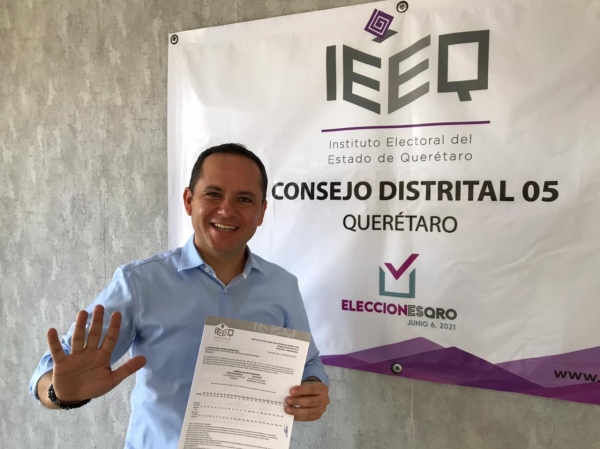 Gerardo Ángeles se registró como candidato a diputado local por el Distrito 5