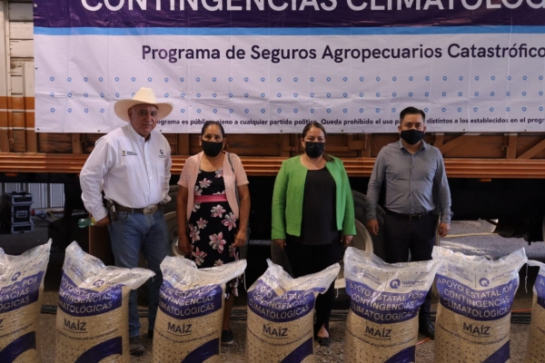 Entregan apoyos a productores agrícolas de Landa