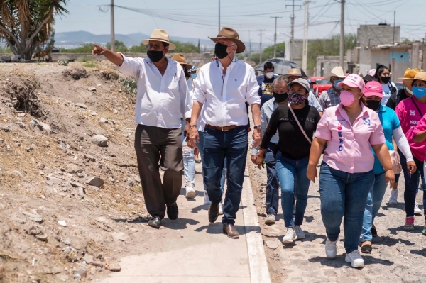 Transformar las comunidades de El Marqués con más obra pública, compromiso de Enrique Vega