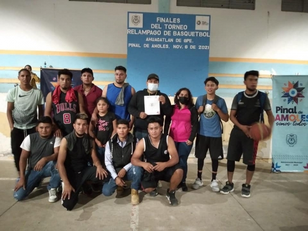 Puerto Colorado campeón del Torneo Relámpago de Basquetbol varonil