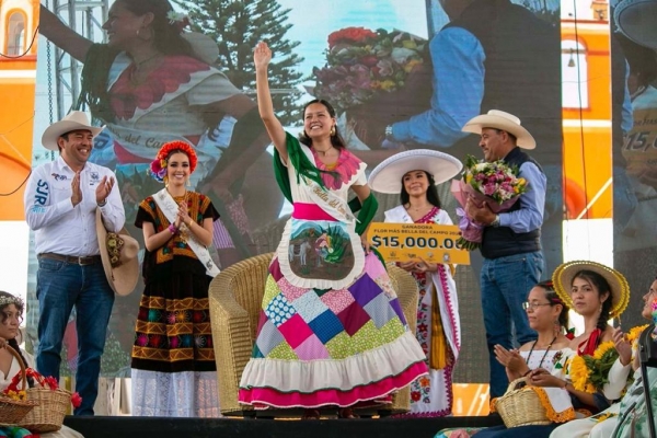 Gana representante de El Sitio certamen de “La Flor más Bella del Campo 2022”