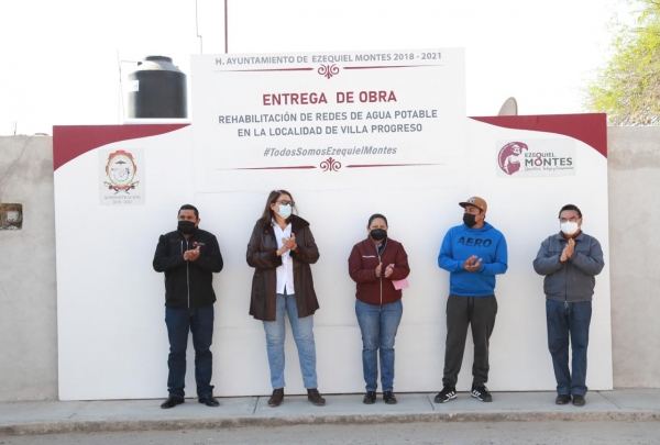 Elvia Montes hace entrega de rehabilitación redes de agua potable en Villa Progreso.