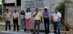 Payin Muñoz pone en marcha Construcción de calles en Saucillo