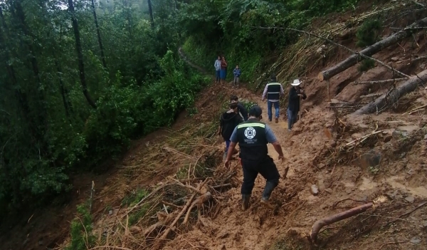 #PInaldeAmoles | Atiende administración municipal afectaciones en camino a la Mohonera