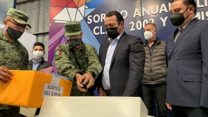 Asiste alcalde a sorteo del servicio militar en SJR