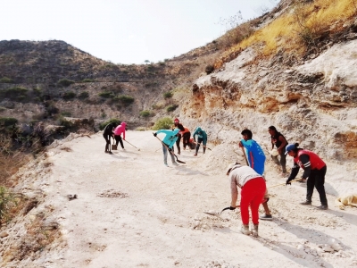 Mejoran caminos en Peñamiller