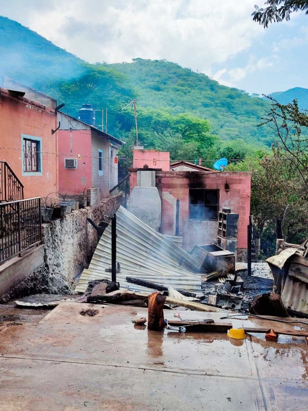 El fuego consumió una vivienda