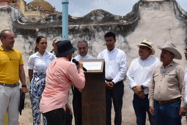 Develan placa y restauración de las campanas del camino real de las misiones franciscanas