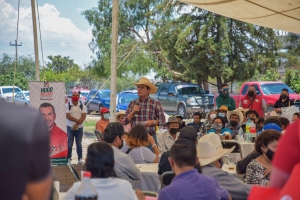 Un gobierno con la gente, un gobierno con los campesinos: Toño Macías