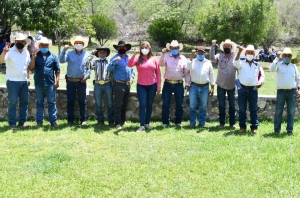 Reafirma Francis Escamilla su compromiso de apoyar el campo.