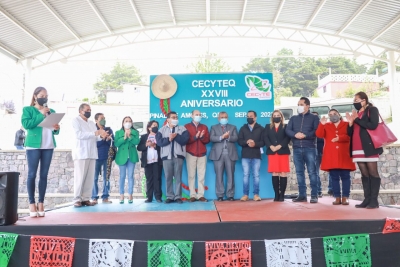 Asiste Lupita Ramírez a la ceremonia del XXVIII Aniversario del CECyTEQ Pinal de Amoles.