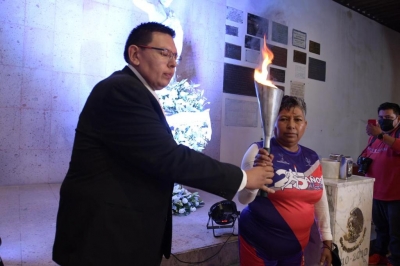 Se celebra 25 años del traslado del fuego patrio a Tequisquiapan
