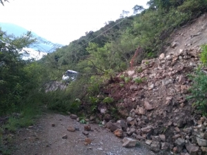 Se registraron derrumbes en la zona de Agua Zarca