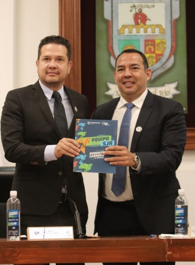 Roberto Cabrera entrega Primer Informe de Gobierno al Ayuntamiento de San Juan del Río   