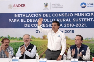 Se compromete Roberto Sosa con los productores del campo