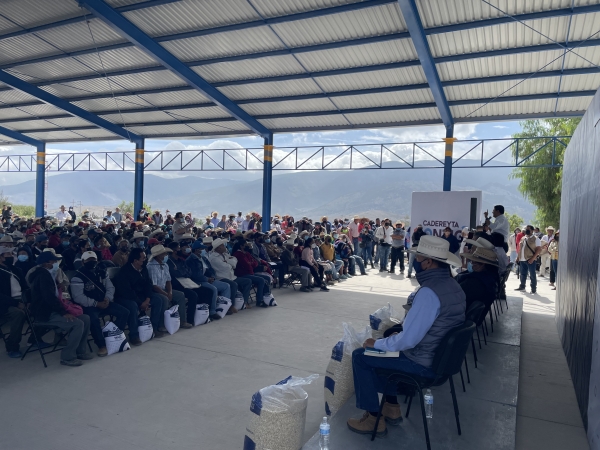 Entregan maíz a productores afectados por contingencias climatológicas de cadereyta