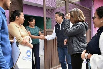 Visita Roberto Sosa la colonia Venceremos