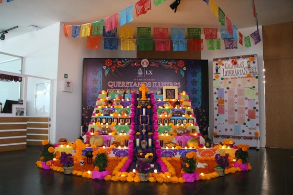 Inaugura presidenta de la Mesa Directiva el Altar  de Muertos 2022