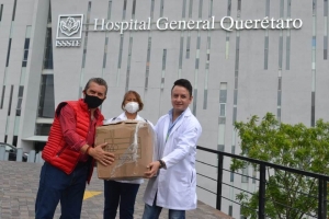 Entrega Hugo Cabrera equipo de protección para personal médico de Querétaro y San Juan del Río.