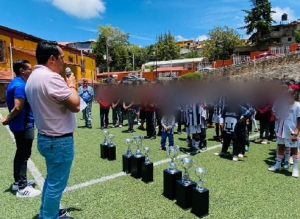 #Deportes | Entregan premiación del torneo de fútbol 07 infantil mixto en Pinal de Amoles.