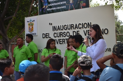 Inaugura Bety León cursos de verano y nuevo arcotecho en la Unidad Deportiva Armando Piña