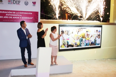 Karina Castro Inaugura Exposición Fotográfica “Primer Año de Amor y Sonrisas”