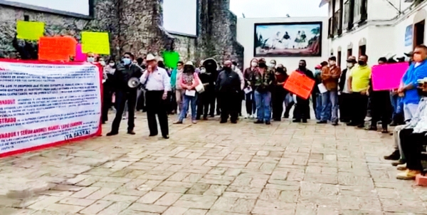 Se manifiestan trabajadores pinalenses