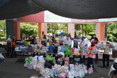 Cruz Roja entrega 85 paquetes de ayuda humanitaria en el Centro de Servicio &quot;Parque de los Alcanfores Norte&quot;.