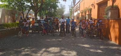 Celebran Día del Niño con el Club ciclista hormiguitas