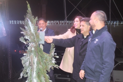 Con encendido del árbol de navidad, del nacimiento e inauguración de la pista de hielo; inician festejos navideños en Cadereyta