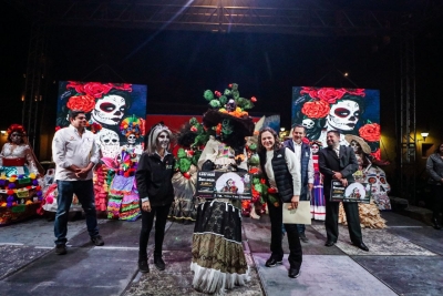 Concluye Festival de Día de Muertos con Concurso de Catrinas y espectáculo Calacas
