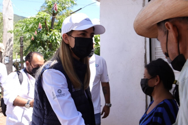 Car Herrera entrega programa alimentario en comunidades de Landa.