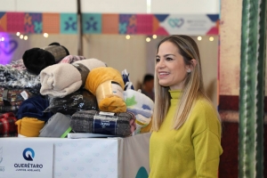 Llama DIF Estatal a visitantes de la Feria a donar cobijas