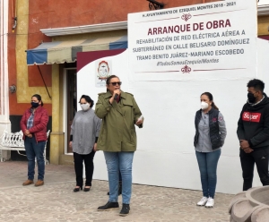 Elvia Montes da arranque de obra de red eléctrica aérea subterránea en cabecera municipal.