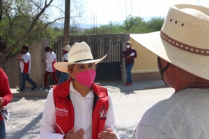 En su visita al municipio de Tolimán, Rosita Olvera constató las necesidades y carencias que viven los ciudadanos de las comunidades indígenas.