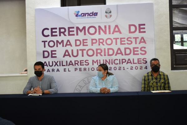 Marina Ponce toma protesta a autoridades auxiliares